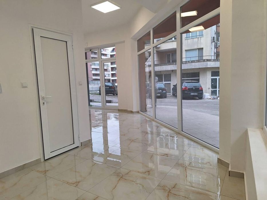 Дава се под наем Магазин в Бургас, Меден рудник - зона В - 41 кв.м за 255 € - Снимка #1