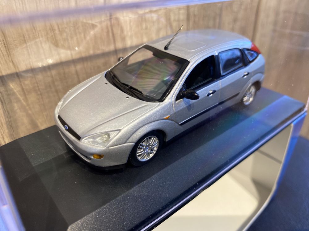 Minichamps Ford FOCUS an 1999 5 usi macheta metalică scara 1:43