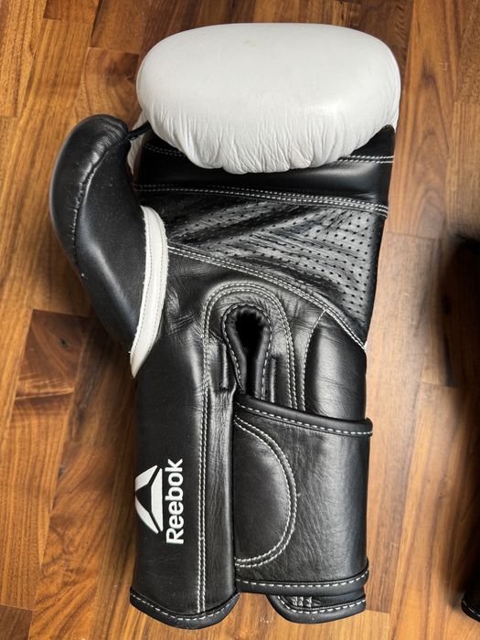 Reebok Combat Leather боксови ръкавици