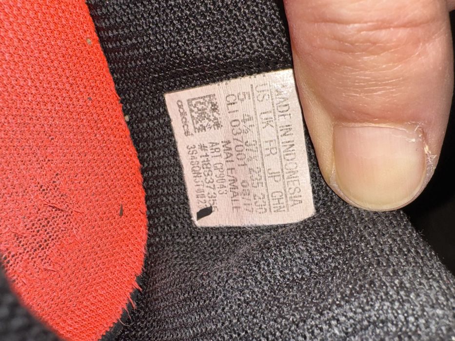 Футболни обувки стоножки и бутони