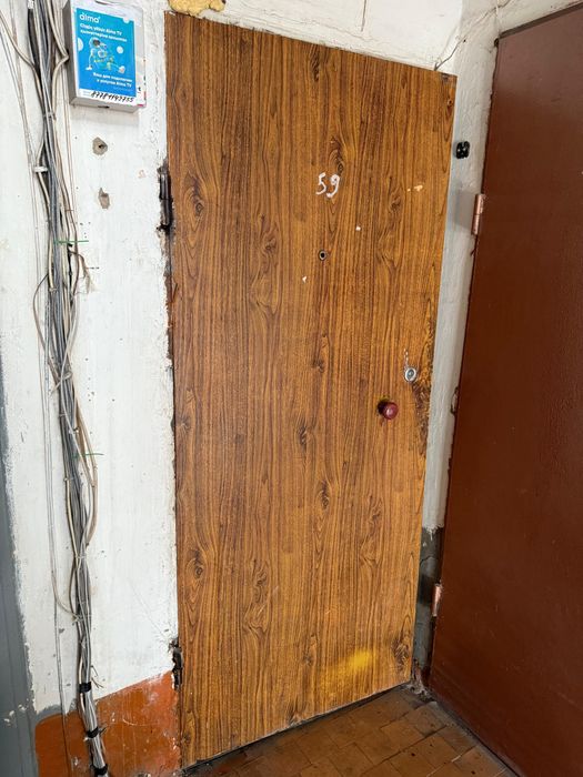 Продам дверь железную срочно