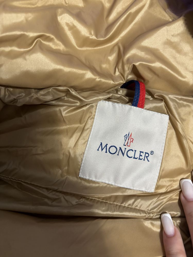 Зимний пуховик Moncler