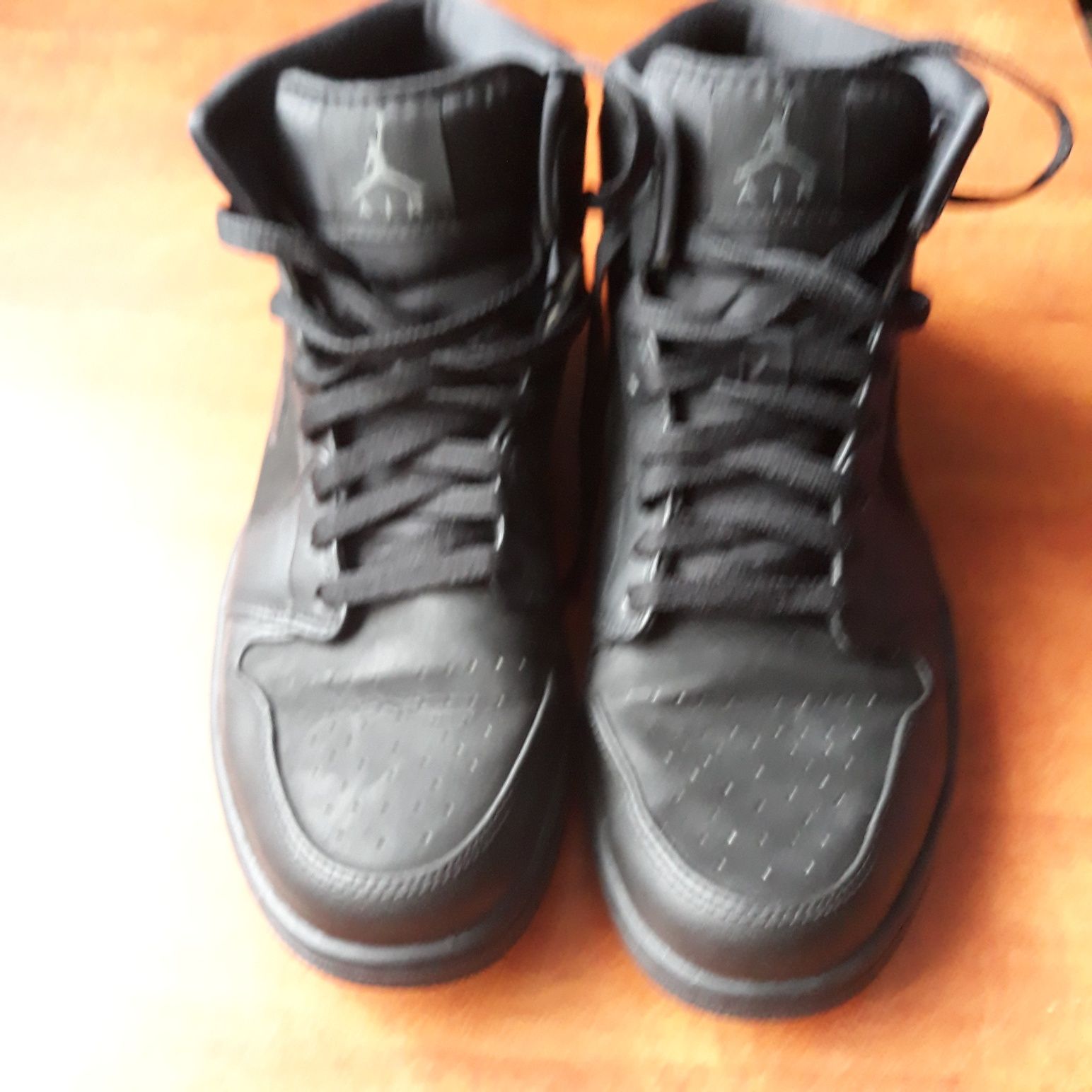 Jordan 1 air mid triple black