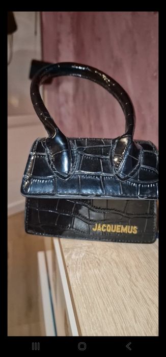 Vând geantă Jacquemus