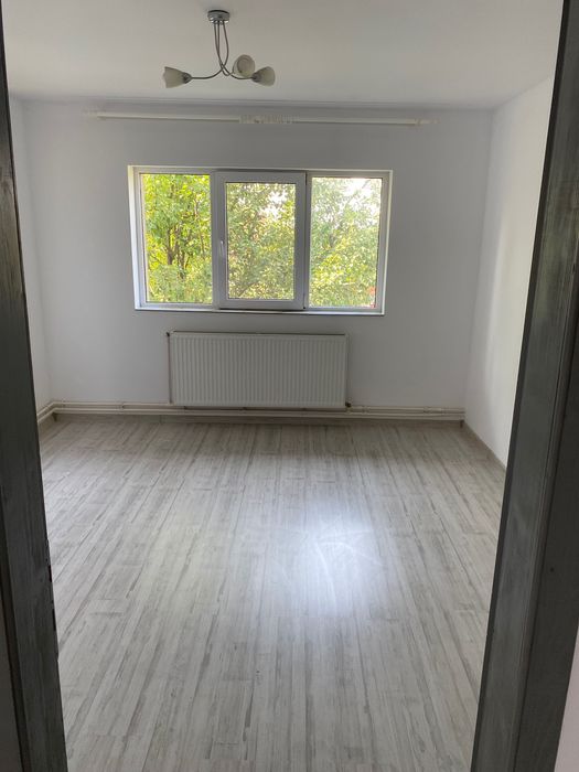 Vând apartament !!