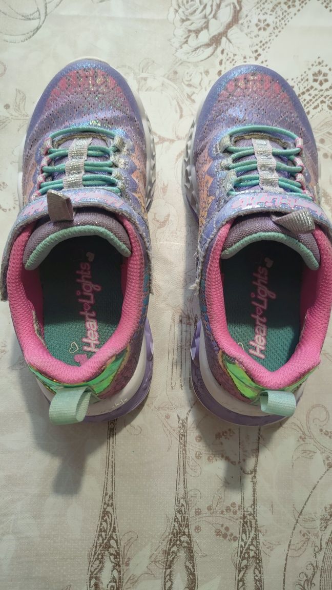 Два чифта детски маратонки Sketchers и Колев и Колев