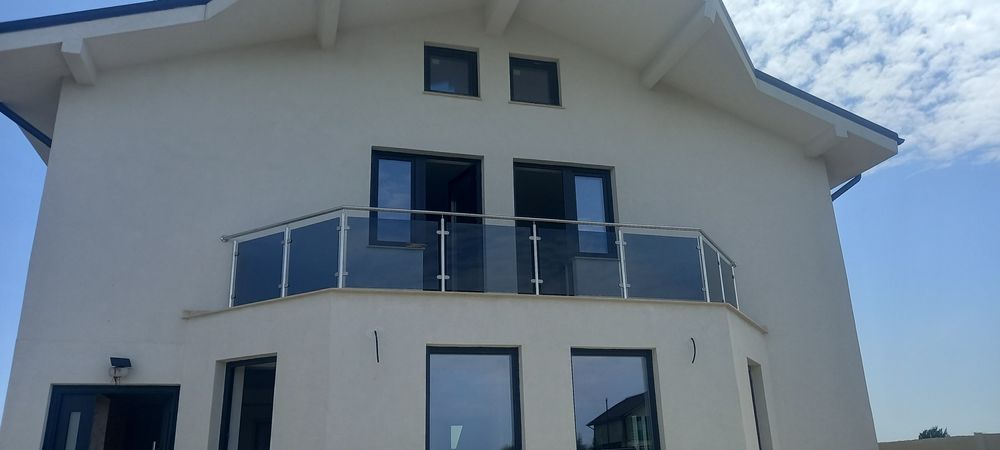 Balustrade din inox , sticla , otel .