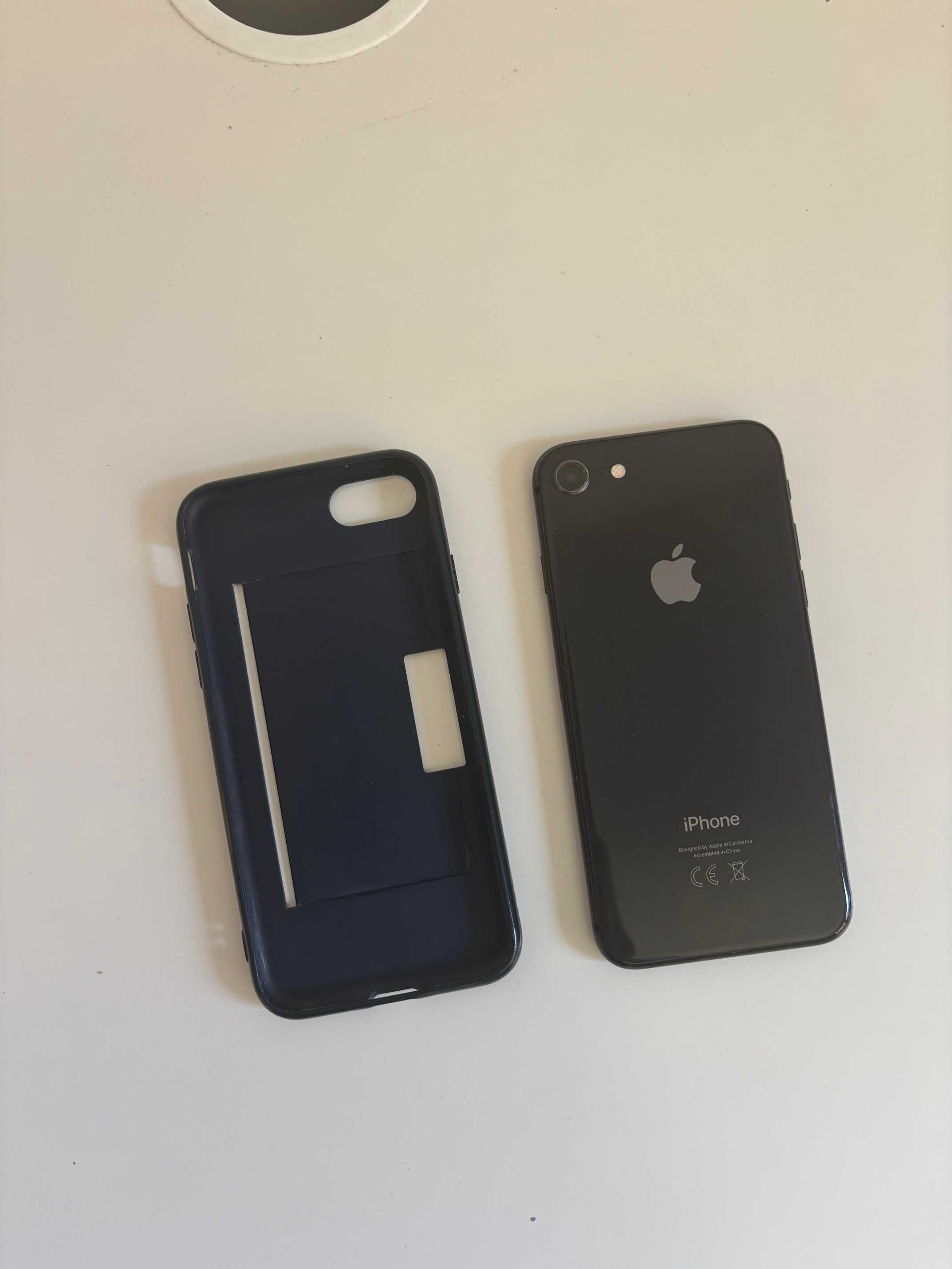 De vanzare Iphone 8, 64GB, stare buna de functionare, husa, folie noua