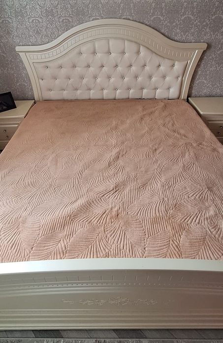 Двуспальная кровать с матрасом 180×200