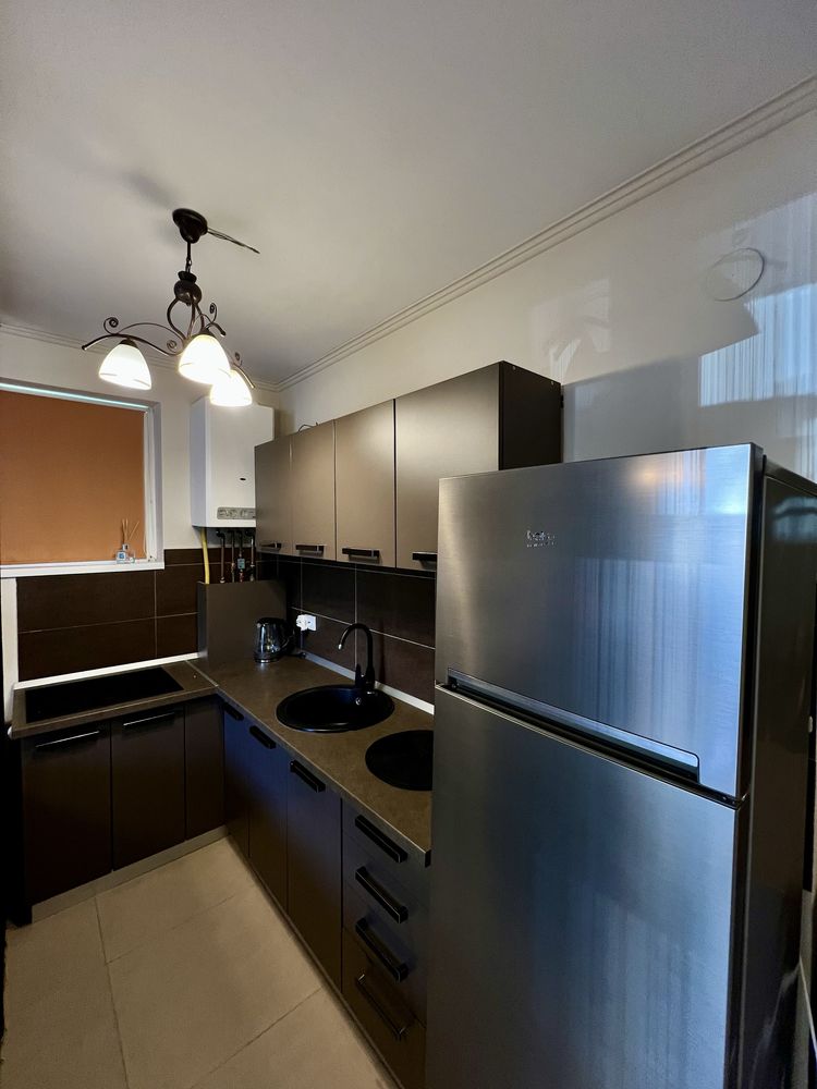 Proprietar, ofer spre inchiriere studio situat la demisolul unei vile