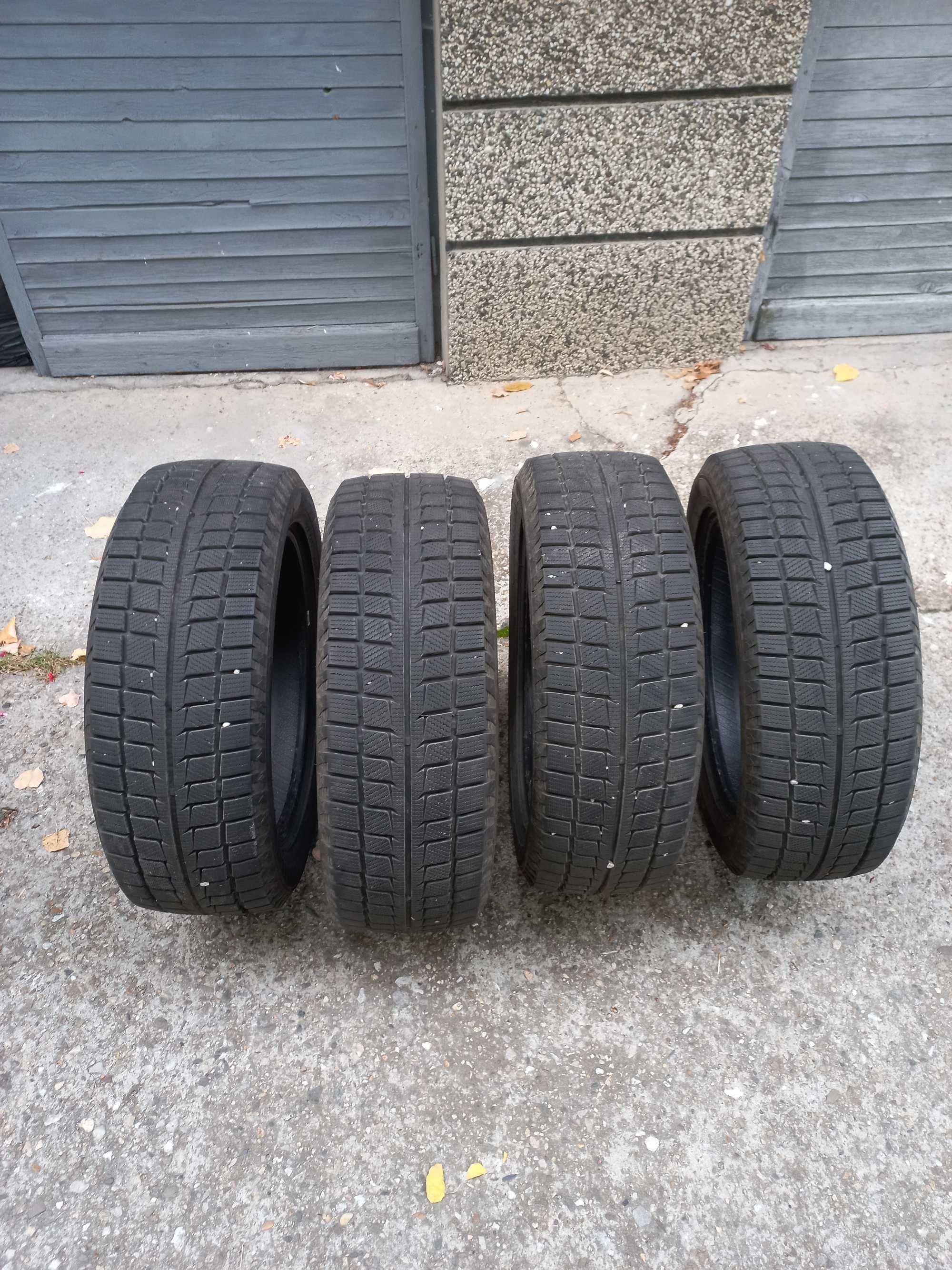 Продавам 4 броя зимни гуми 215/55R18