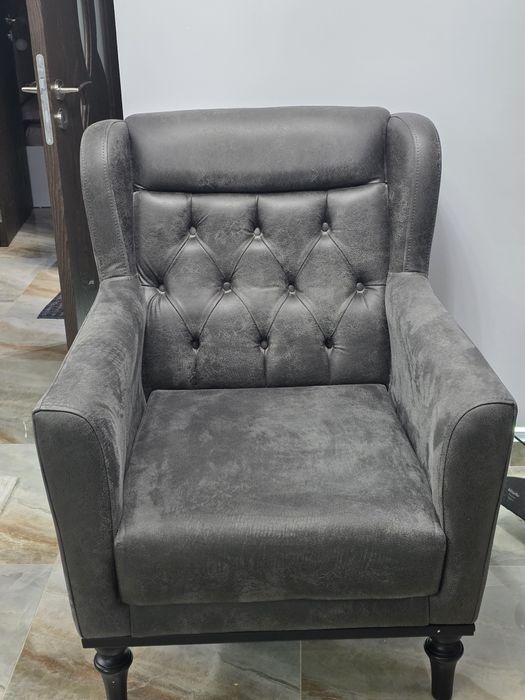 Два нови дивана. Цената за брой е 500 лева.