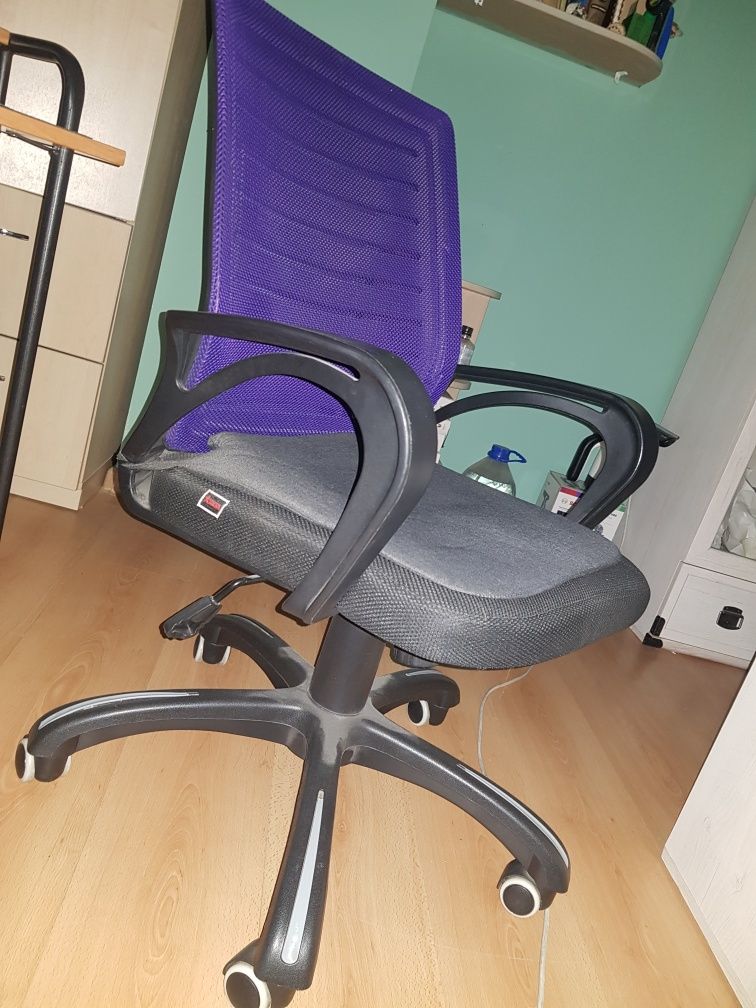 Офисное кресло продам