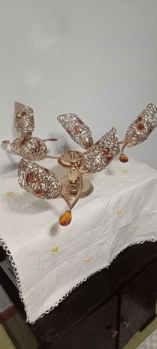 Продам потолочную люстру