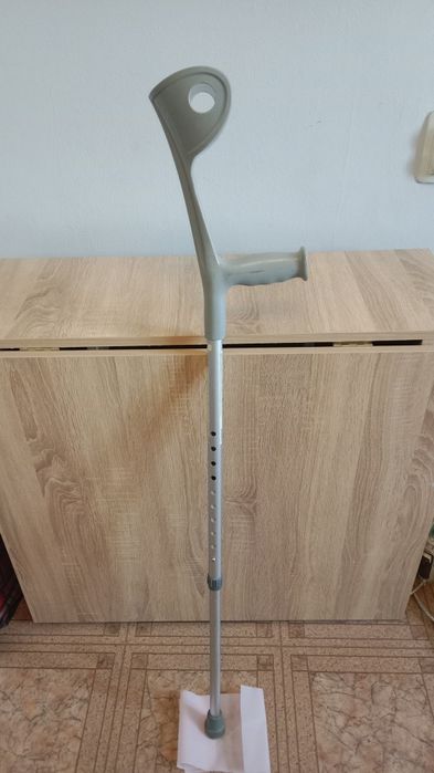 Костыль подлокотный продам.