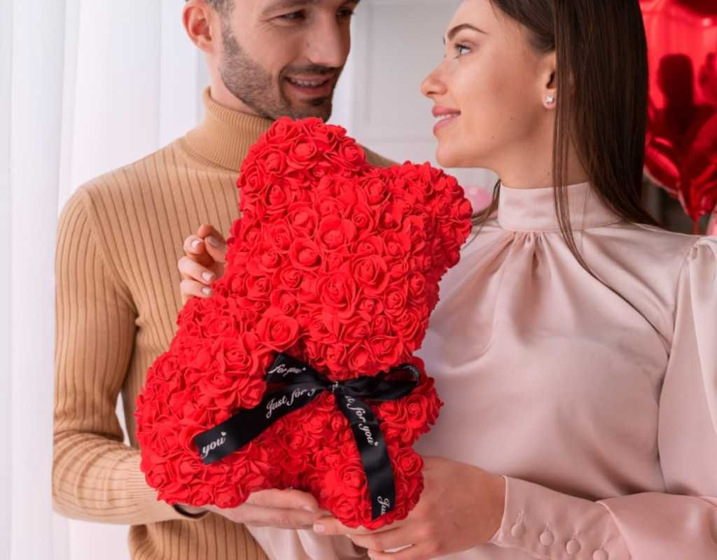 Червено мече от рози. Перфектният подарък за свети Валентин. Вис: 25см