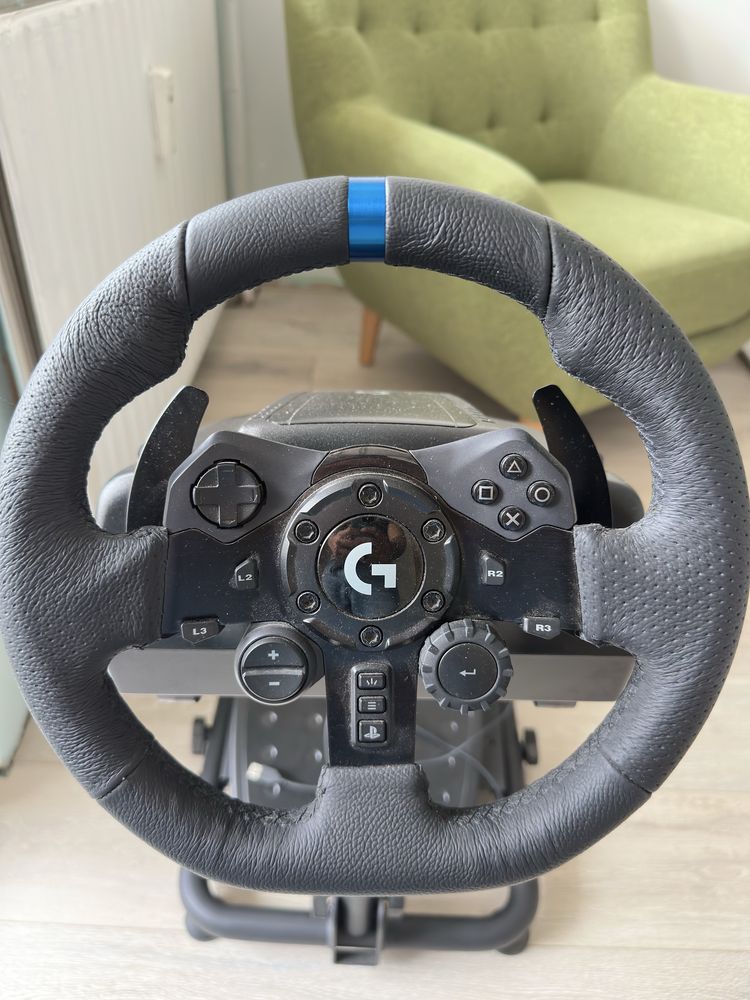 Logitech - G923 (в гаранция) + Стоманена стойка Huzaro Speed 2.0