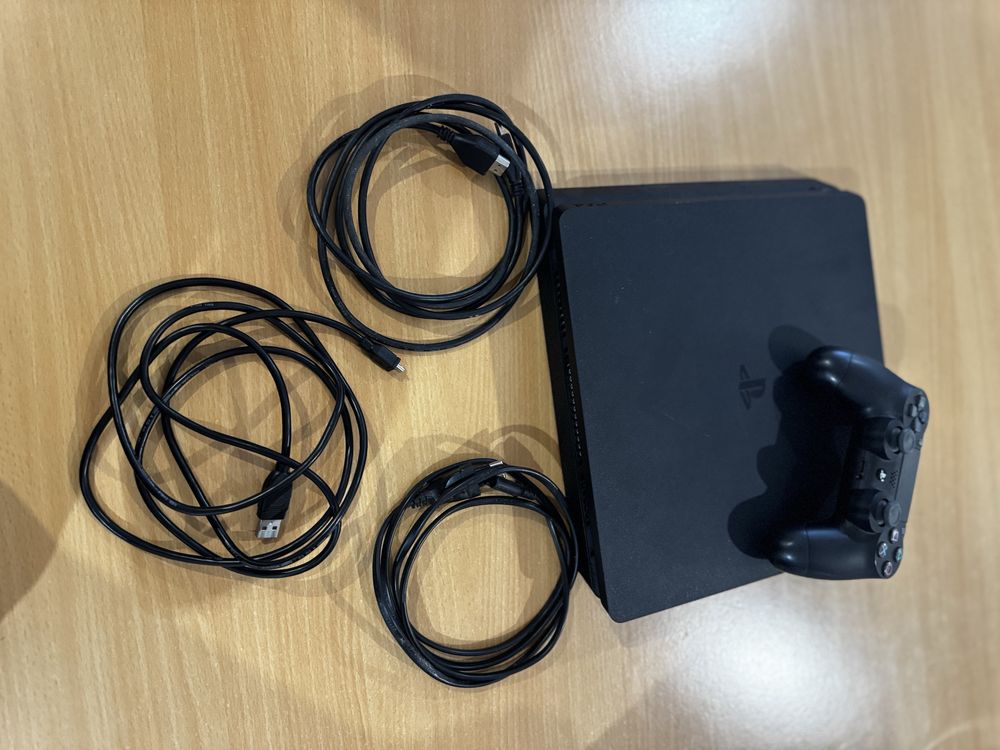 Playstation 4 slim
