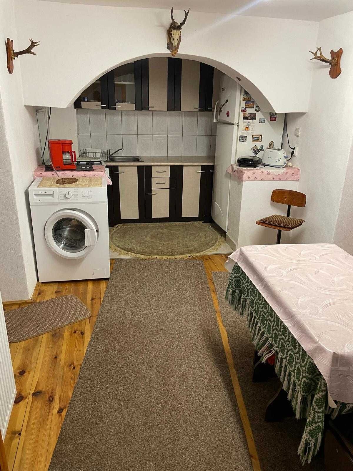 Casa la tara de vanzare