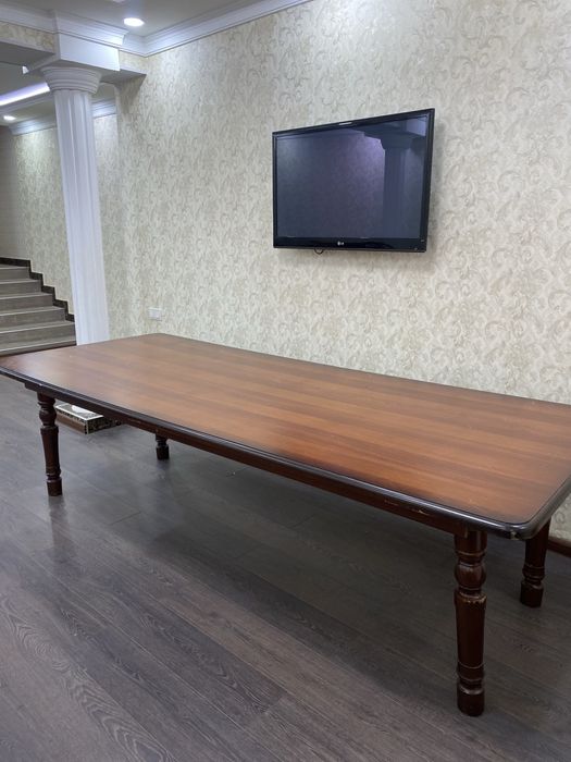 Стол и 12 стульев