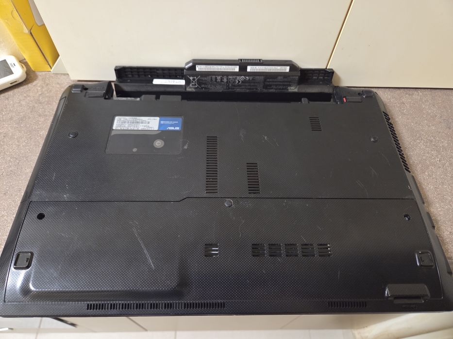 Laptop Asus K53S,i5,Nvidia 610M. Defect,stricat,piese,placa,display.