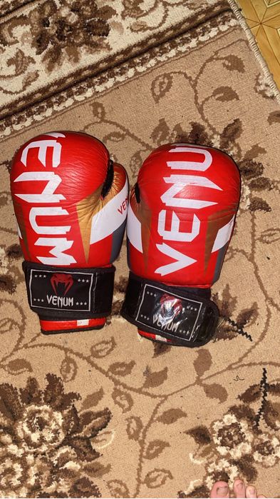 Боксерские перчатки
