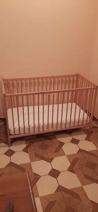 Pătuț pentru bebeluși cu saltea