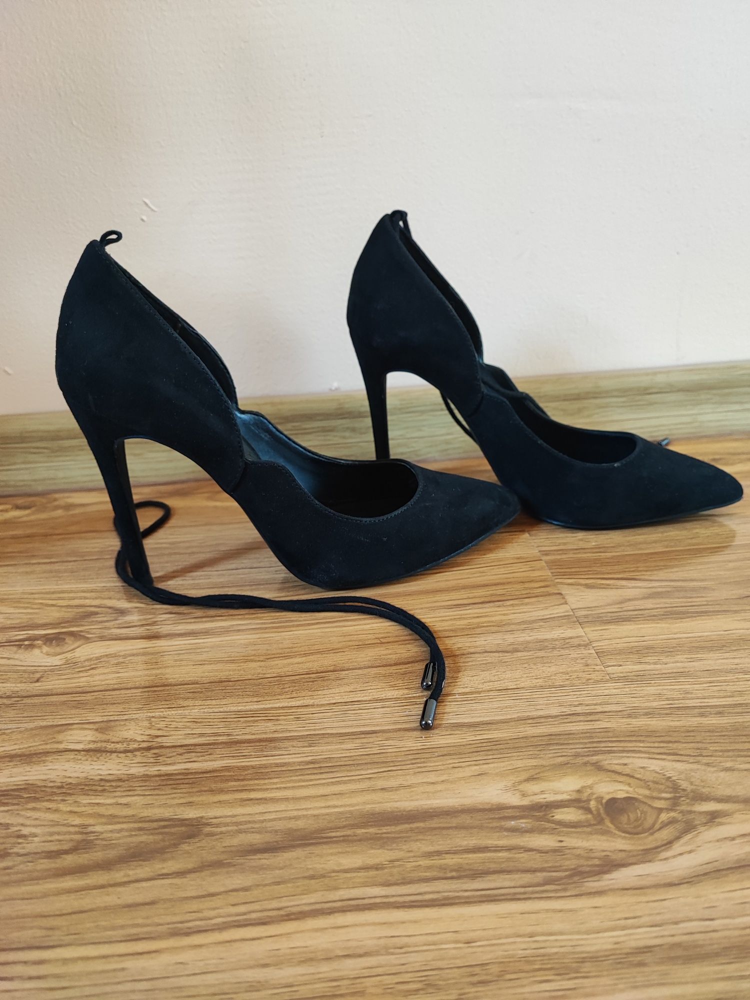 Pantofi stiletto