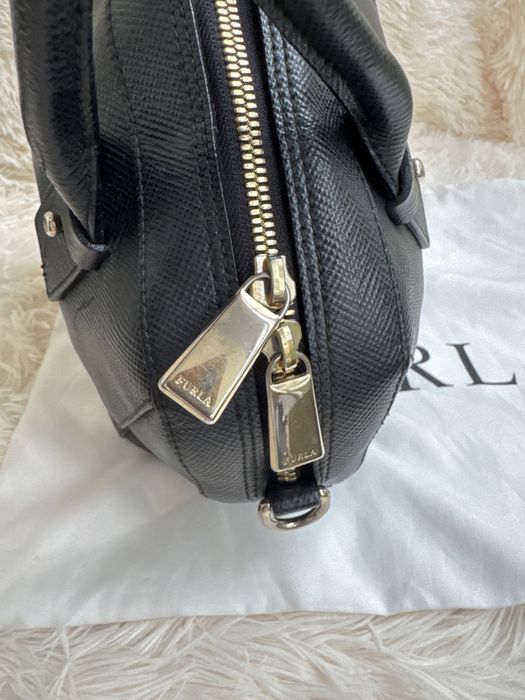 Furla черна среден размер