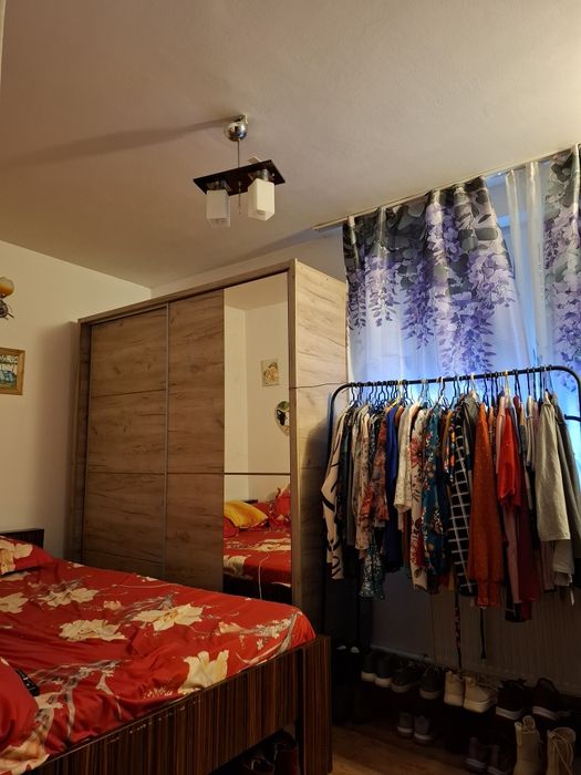 Vand partament cu 2 camere sau schimb cu unul mai mare la parter + dif