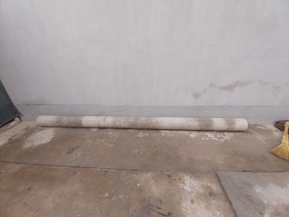 Холодильник, азбис труба ва яна бошқа нарсалар сотилади.