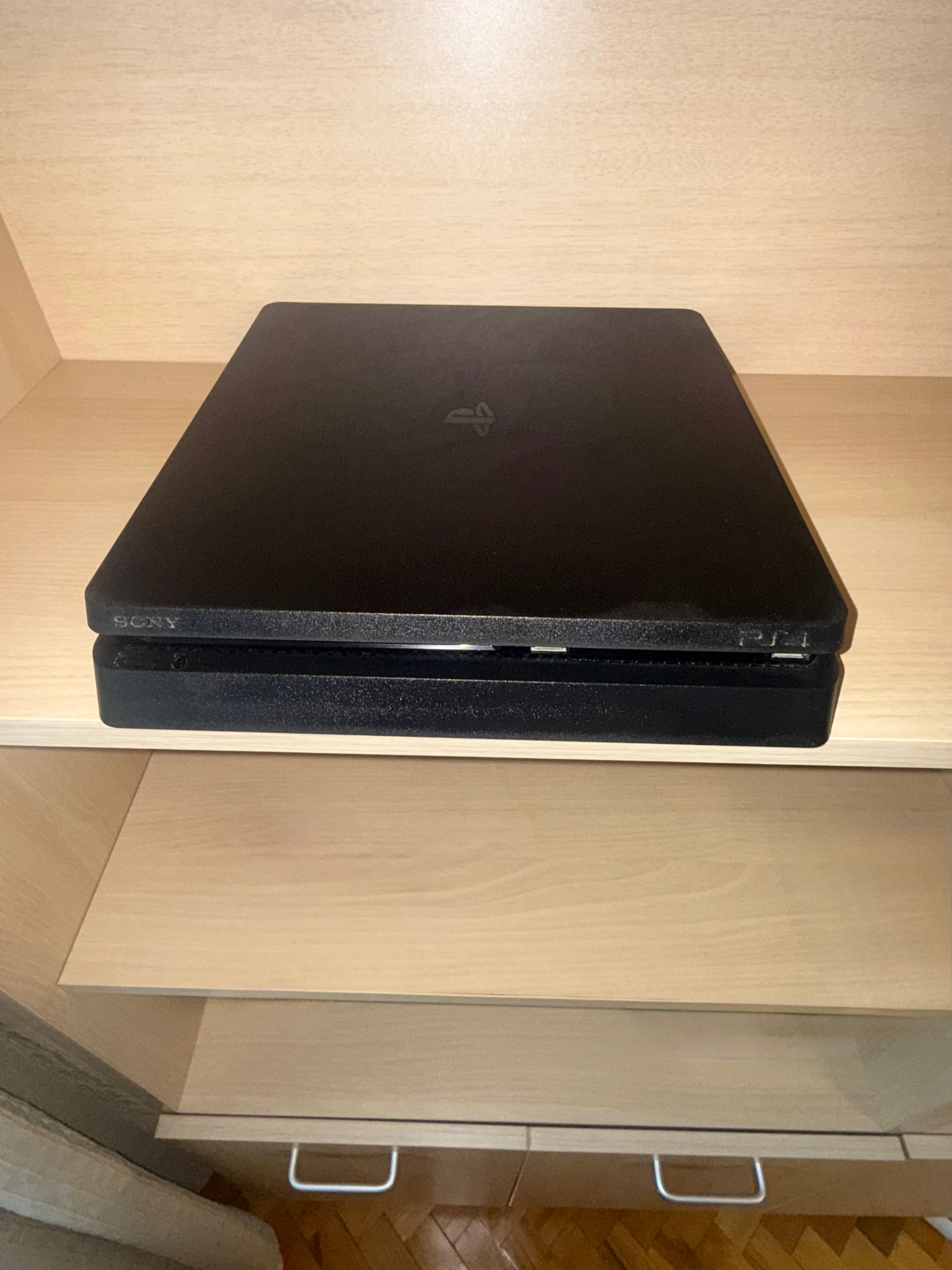 Playstation 4 slim