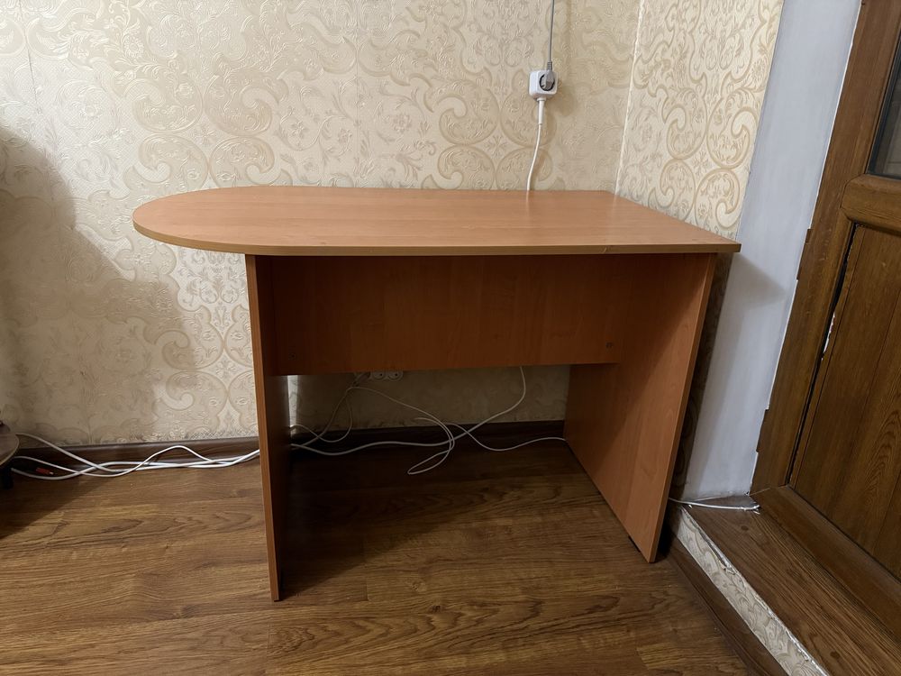 Стол деревянный