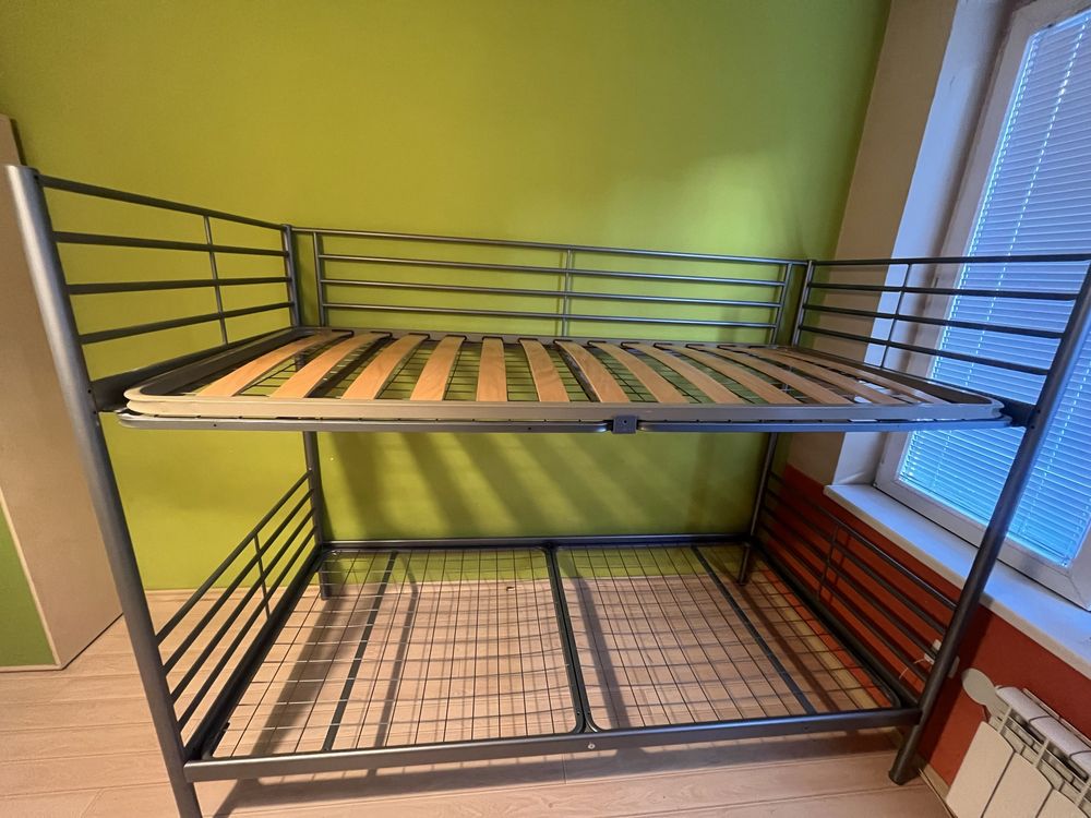 двуетажно легло SVÄRTA IKEA