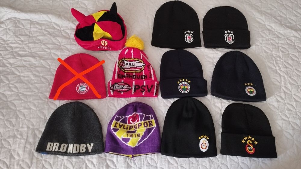 Зимни футболни шапки