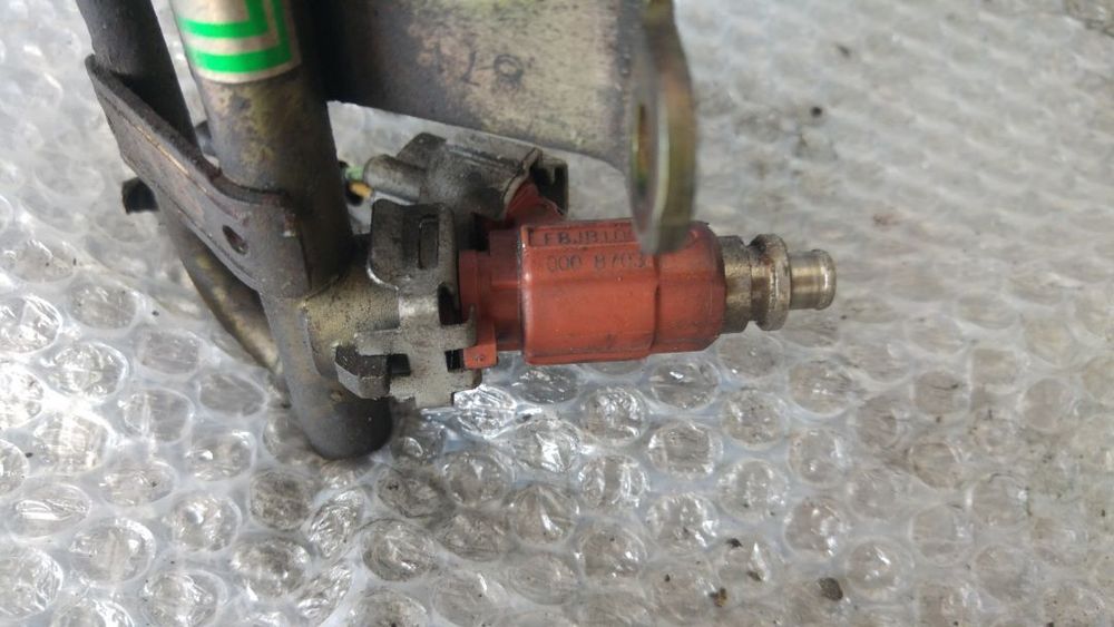 rampa cu injectoare 1.6 benz ej16 subaru impreza 1992-2000 17523aa521 fbjb100