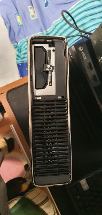 Vând Xbox 360 250Gb Complet