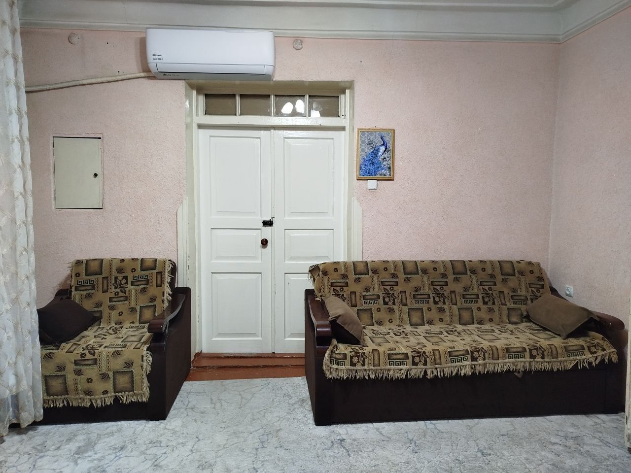 Сдается 4 комнатный дом, в Яшнабадском районе,  рядом с метро.