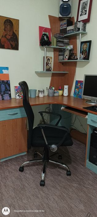 Vând mobilă birou/living - 2500 lei negociabil + cadouri incluse