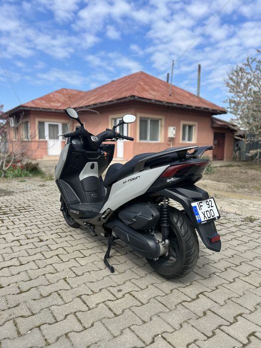 Vand scuter kymco x town 125 i categoria B n-max pcx