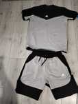 Pantaloni scurți și tricou mărimea M noi