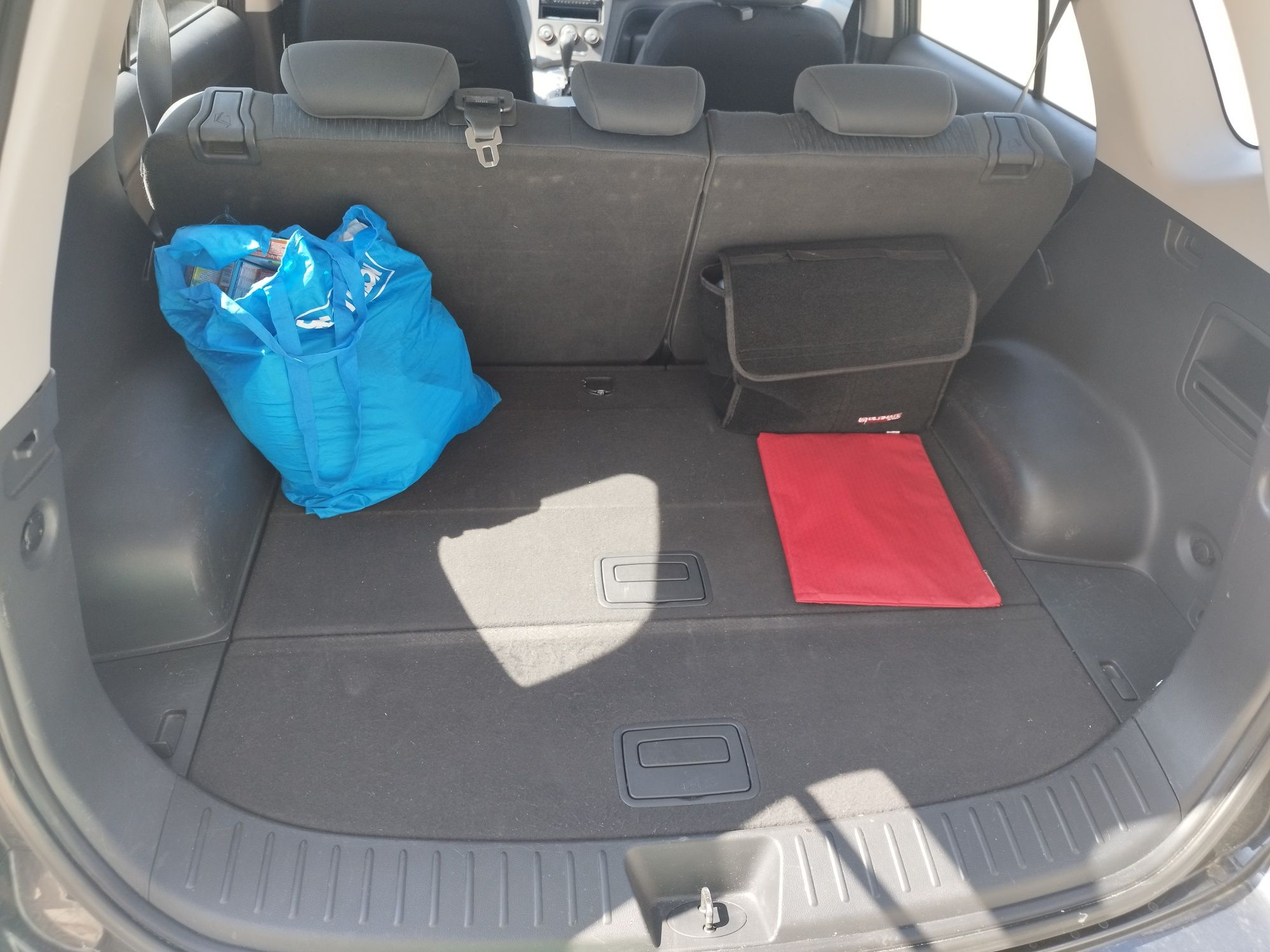 Автомобил KIA Carens 2.0