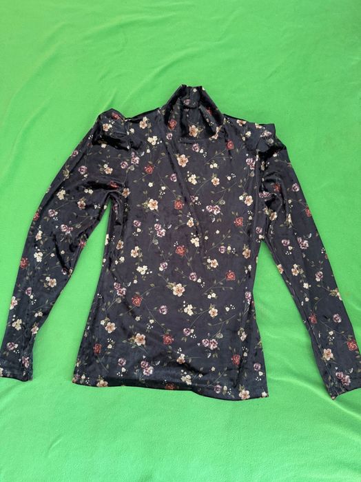 Женская кофточка фирмы Guess