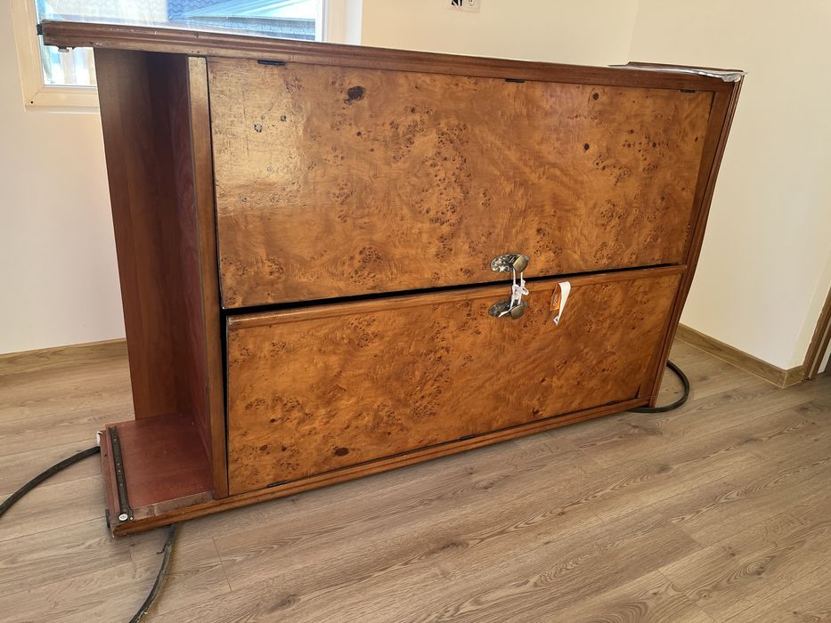 Vand mobila veche furnil de trandafif