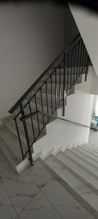 Balustrade din inox , sticla , otel .