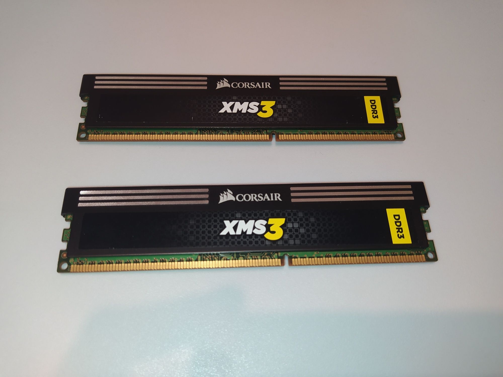 Продам ОЗУ DIMM DDR3 Corsair (4+4Гб]