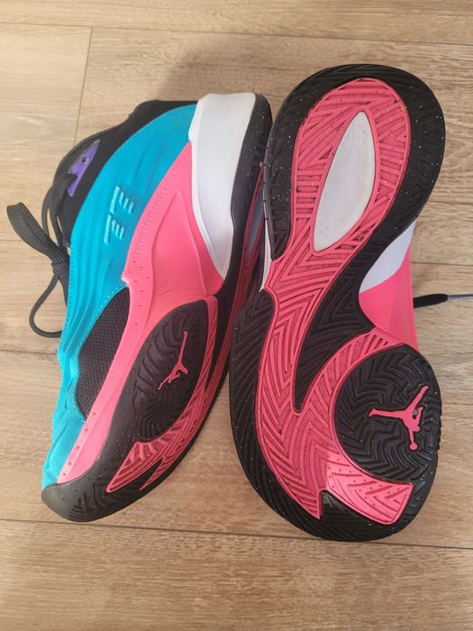 Adidasi Jordan Nike marime 39 si 40