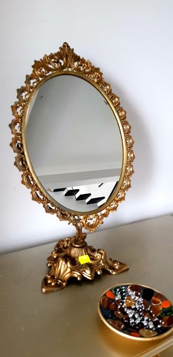 Oglindă veche din bronz