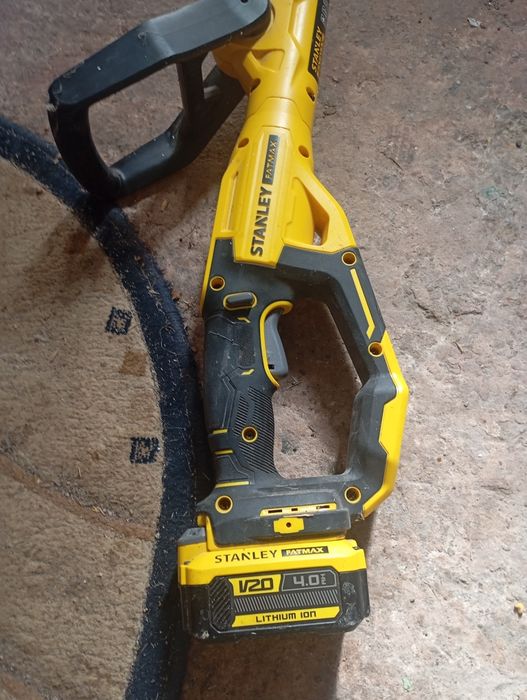 Vnd motocoasă pe baterie