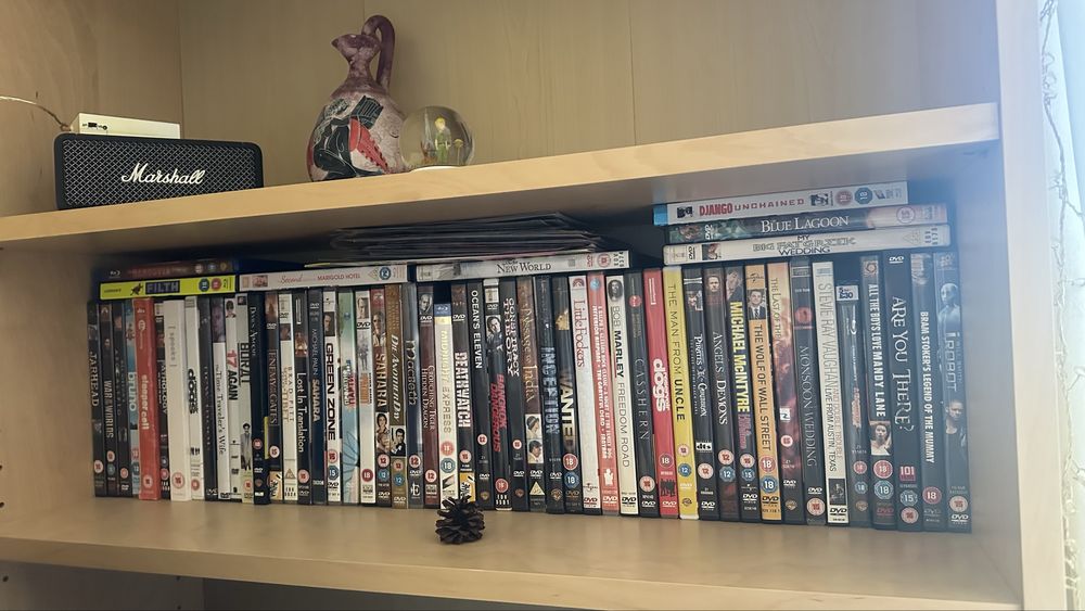 Dvd player с подарък над 50 диска с филми